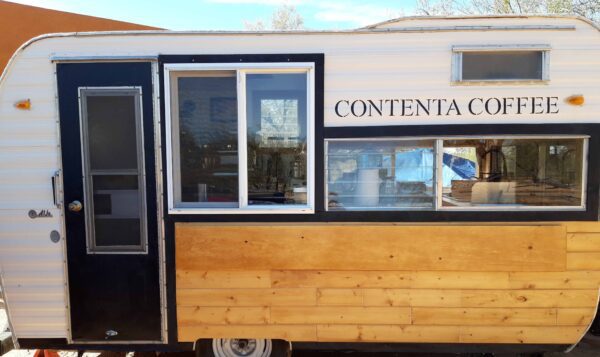 A food truck with the words " contenta cafe ".